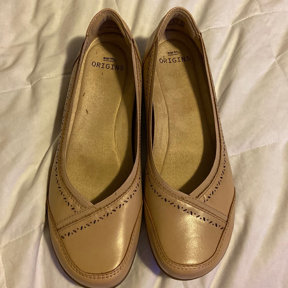 Earth origins leather flats, size 8 1/2